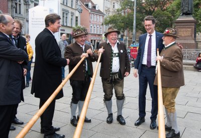 Ministerpräsident Hendrik Wüst nimmt an den Feierlichkeiten zum Tag der Deutschen Einheit in Erfurt teil