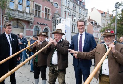 Ministerpräsident Hendrik Wüst nimmt an den Feierlichkeiten zum Tag der Deutschen Einheit in Erfurt teil