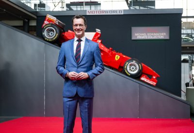 Ministerpräsident Hendrik Wüst verleiht den Staatspreis an Michael Schumacher