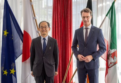 Ministerpräsident Hendrik Wüst empfängt den Botschafter von Japan in Deutschland zum Antrittsbesuch