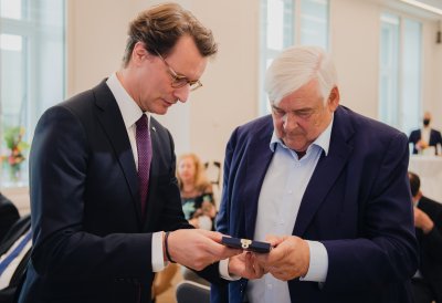 Ministerpräsident Wüst händigt engagierten Bürgern den Bundesverdienstorden aus