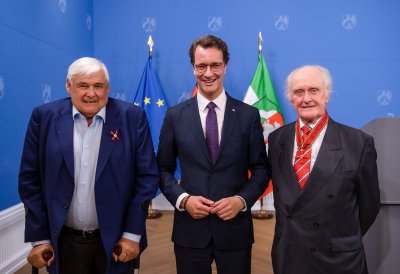 Ministerpräsident Wüst händigt engagierten Bürgern den Bundesverdienstorden aus