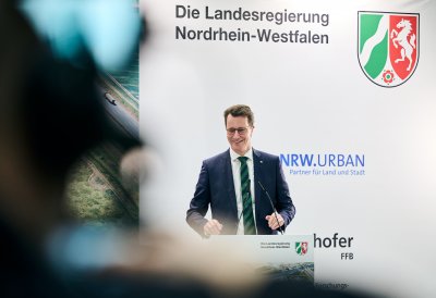 Ministerpräsident Hendrik Wüst übergibt erstes Gebäude der Forschungsfertigung Batteriezelle in Münster