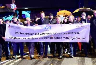 Ministerpräsident Wüst nimmt am Schweigegang zur Kölner Synagoge teil