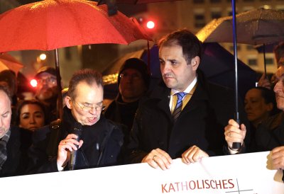 Ministerpräsident Wüst nimmt am Schweigegang zur Kölner Synagoge teil