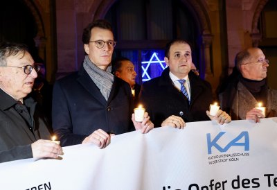 Ministerpräsident Wüst nimmt am Schweigegang zur Kölner Synagoge teil