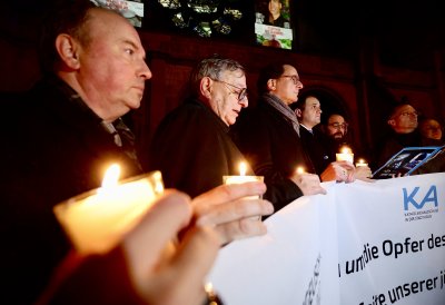 Ministerpräsident Wüst nimmt am Schweigegang zur Kölner Synagoge teil