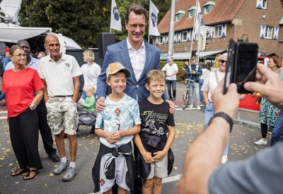 MP Wüst bei seinem Rundgang auf der Meile
