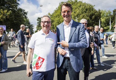 MP Wüst bei seinem Rundgang auf der Meile