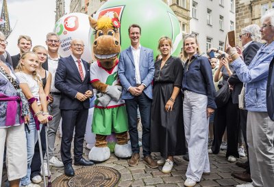 MP Wüst trifft auf der Meile Menschen