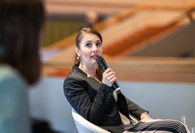 30 Jahre Solingen – Ministerpräsident Hendrik Wüst erinnert sich mit Schülerinnen und Schülern an Brandanschlag