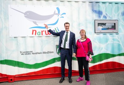 Ministerpräsident Hendrik Wüst weiht ersten Schwimmcontainer „narwali“ im Regierungsbezirk Köln ein
