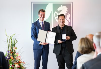 Ministerpräsident Hendrik Wüst verleiht den Verdienstorden des Landes Nordrhein-Westfalen an zehn Bürgerinnen und Bürger