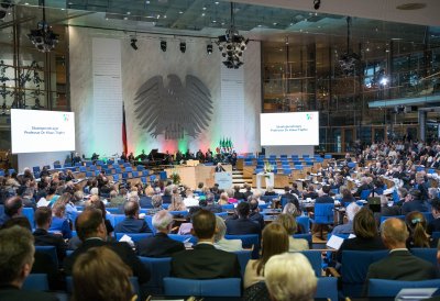 Ministerpräsident Armin Laschet verleiht den Staatspreis 2019 an Prof. Klaus Töpfer