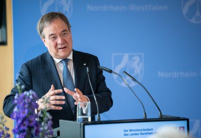 Ministerpräsident Armin Laschet verleiht den Landesverdienstorden an zehn Bürgerinnen und Bürger