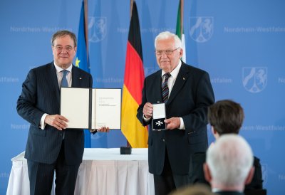 Ministerpräsident Armin Laschet verleiht den Landesverdienstorden an zehn Bürgerinnen und Bürger
