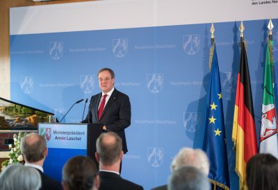 Ministerpräsident Laschet verleiht erste Mevlüde-Genç-Medaille an Duisburger Verein „Jungs e.V.“