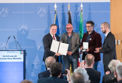 Ministerpräsident Laschet verleiht erste Mevlüde-Genç-Medaille an Duisburger Verein „Jungs e.V.“
