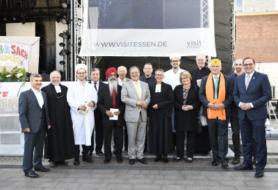 Gruppenfoto mit den Vertretern der verschiedenen Religionen