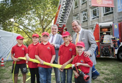 Gruppenfoto mit jungen Helfern