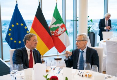 Nordrhein-Westfalen leuchtet: Zum 74. Landesgeburtstag erstrahlen historische Bauwerke in den Landesfarben