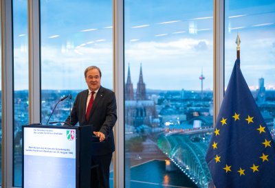 Nordrhein-Westfalen leuchtet: Zum 74. Landesgeburtstag erstrahlen historische Bauwerke in den Landesfarben