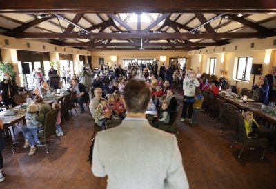 Ministerpräsident Wüst trifft Ehrenpatenkinder und ihre Familien