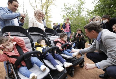 Ministerpräsident Wüst trifft Ehrenpatenkinder und ihre Familien