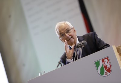 Ministerpräsident Armin Laschet verleiht den Staatspreis 2019 an Prof. Klaus Töpfer