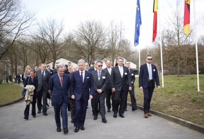 ​Seine Majestät Philippe, König der Belgier, mit Arbeitsminister Guntram Schneider beim Besuch der Firma Rheinklak