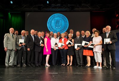 Staatssekretärin Andrea Milz überreicht Sportplakette des Landes Nordrhein-Westfalen