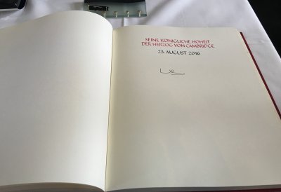 Prinz William schrieb in das Gästebuch "William"