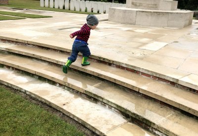 „Europa heute = Kinder statt Krieg“ von Joana Schilling, Ratingen