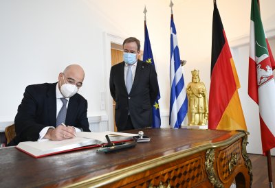 Ministerpräsident Armin Laschet empfängt den griechischen Außenminister Nikos Dendias