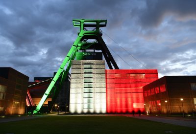 Nordrhein-Westfalen leuchtet: Zum 74. Landesgeburtstag erstrahlen historische Bauwerke in den Landesfarben