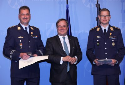 Rettungsmedaille des Landes Nordrhein-Westfalen an Detlev Krüger und Thomas Weiffen 