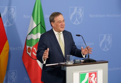 Ministerpräsident Armin Laschet stellt Nordrhein-Westfalen-Plan vor
