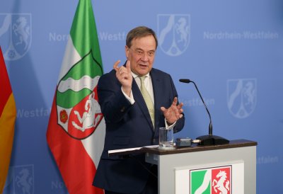 Ministerpräsident Armin Laschet stellt Nordrhein-Westfalen-Plan vor