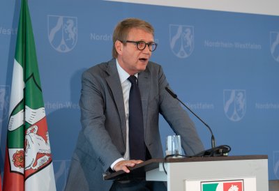 Das Land Nordrhein-Westfalen und die Deutsche Bahn AG unterzeichnen gemeinsame Vereinbarung für bessere Bahnanbindung des Rheinischen Reviers