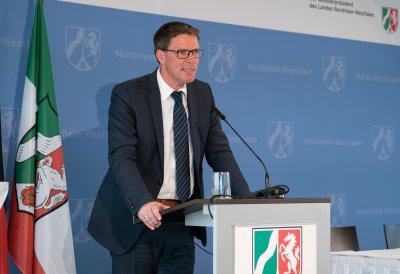 Das Land Nordrhein-Westfalen und die Deutsche Bahn AG unterzeichnen gemeinsame Vereinbarung für bessere Bahnanbindung des Rheinischen Reviers