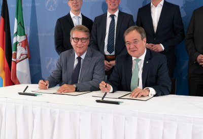 Das Land Nordrhein-Westfalen und die Deutsche Bahn AG unterzeichnen gemeinsame Vereinbarung für bessere Bahnanbindung des Rheinischen Reviers