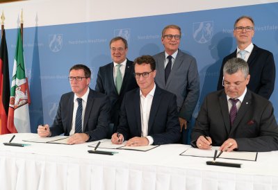 Das Land Nordrhein-Westfalen und die Deutsche Bahn AG unterzeichnen gemeinsame Vereinbarung für bessere Bahnanbindung des Rheinischen Reviers