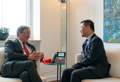 Ministerpräsident Armin Laschet empfängt den Botschafter der Republik Singapur, Laurence Bay Siow Hon