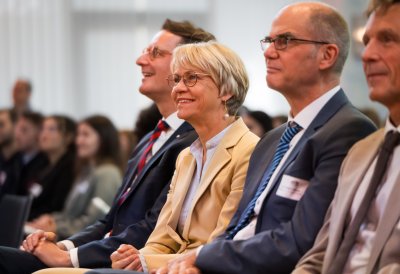 Ministerpräsident Wüst und Schulministerin Feller begrüßen neue Lehramtsanwärterinnen und Lehramtsanwärter