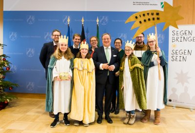 Der Ministerpräsident hat Sternsinger aus allen Diözesen zum Dreikönigssingen im Landeshaus empfangen