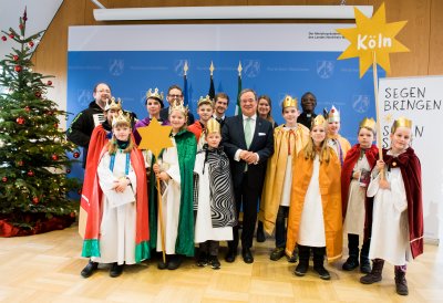 Der Ministerpräsident hat Sternsinger aus allen Diözesen zum Dreikönigssingen im Landeshaus empfangen