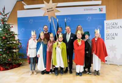 Der Ministerpräsident hat Sternsinger aus allen Diözesen zum Dreikönigssingen im Landeshaus empfangen