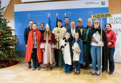 Der Ministerpräsident hat Sternsinger aus allen Diözesen zum Dreikönigssingen im Landeshaus empfangen