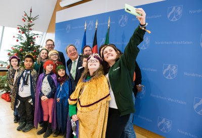 Der Ministerpräsident hat Sternsinger aus allen Diözesen zum Dreikönigssingen im Landeshaus empfangen