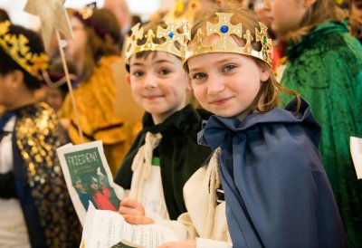 Der Ministerpräsident hat Sternsinger aus allen Diözesen zum Dreikönigssingen im Landeshaus empfangen